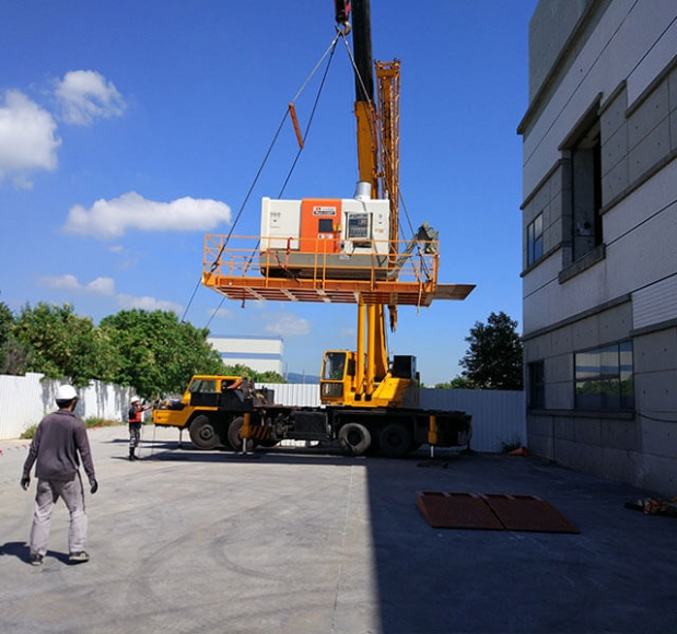 Hoisting, Air Cushion In Clean Room